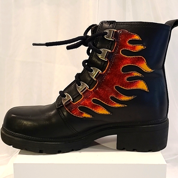 Harley-Davidson Women's Black and Orange Flame Boots - Picture 4 of 9